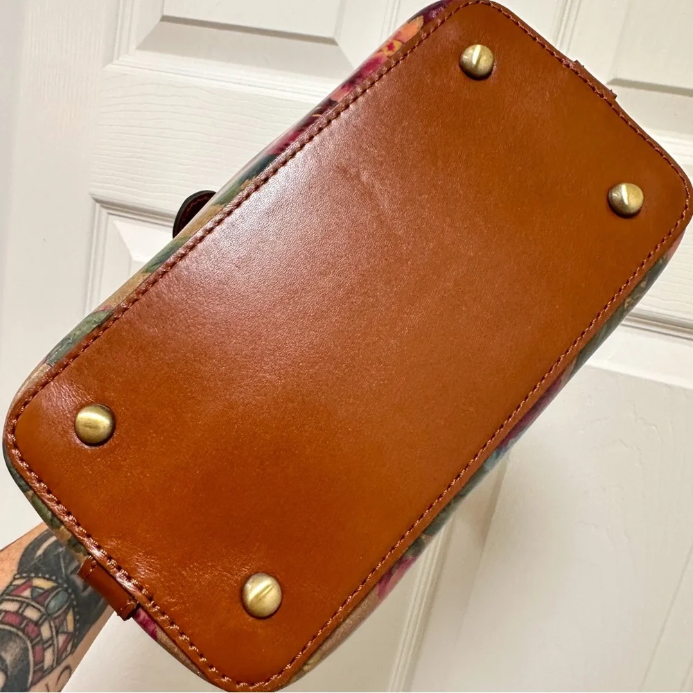 Patricia Nash Bucket Bag Vintage Leather Floral with Matching Wallet NWT - Picture 8 of 17